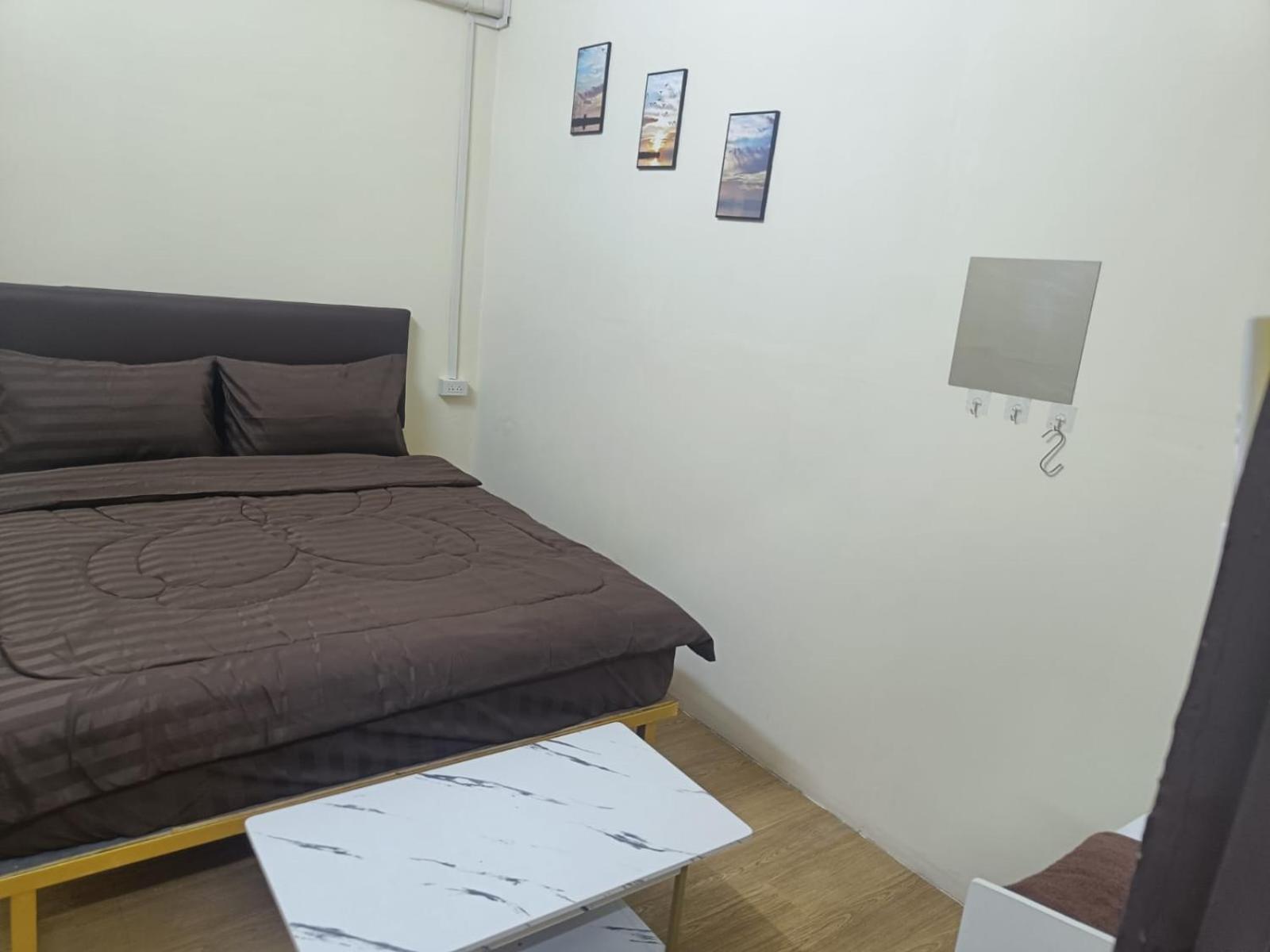 The House Hostel Bangkok Buitenkant foto