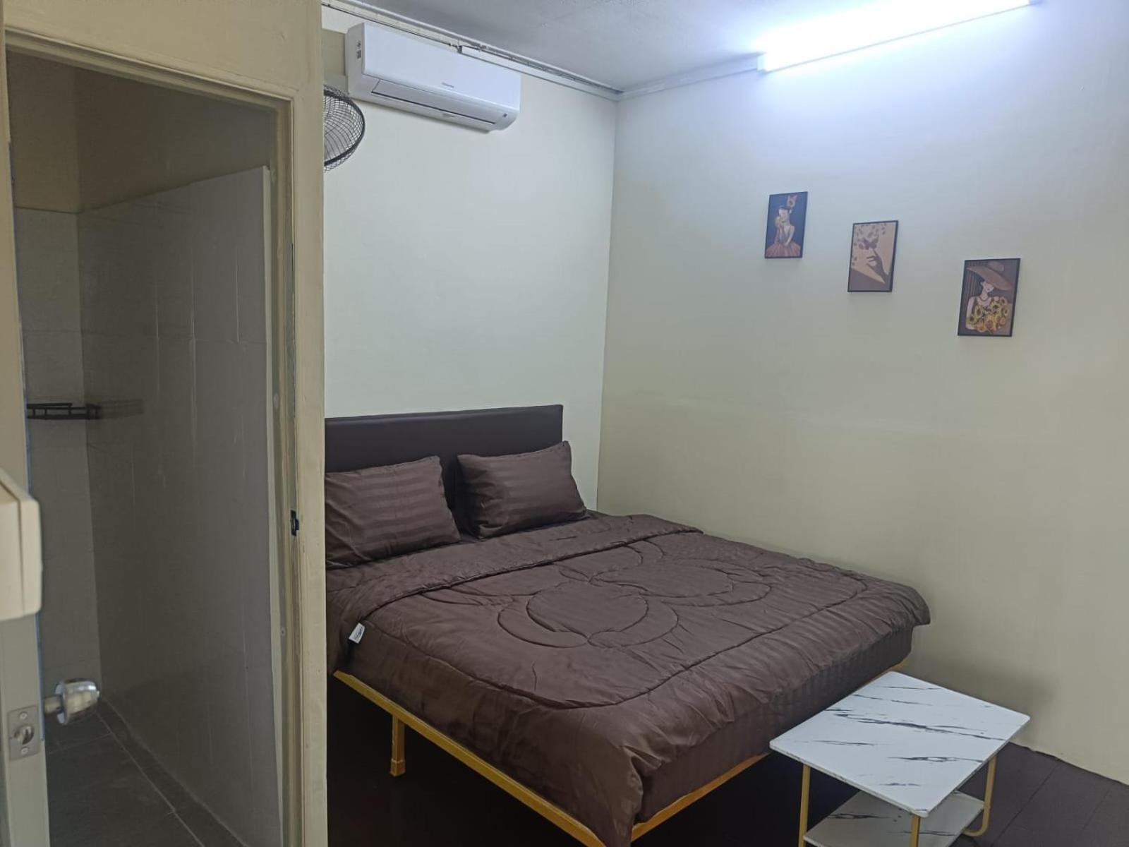 The House Hostel Bangkok Buitenkant foto