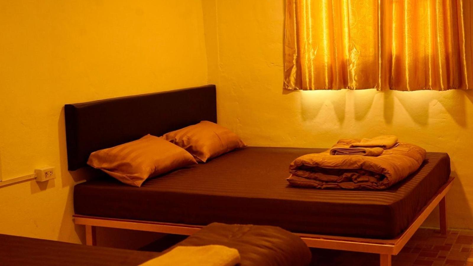The House Hostel Bangkok Buitenkant foto